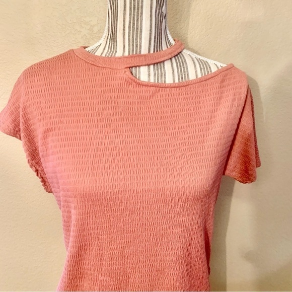 NWT Top XS Salmon Colored GibsonLook Waffled Crepe-like Fabric Asymmetrical Top - Picture 2 of 16